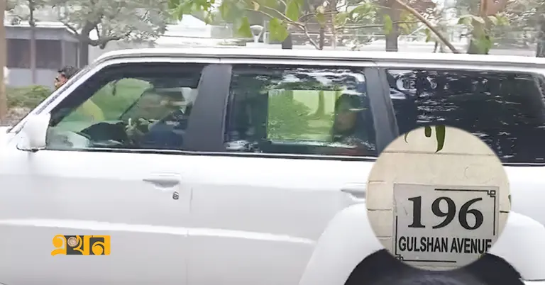 গাড়িতে জুবাইদা রহমান ও জাইমা রহমান